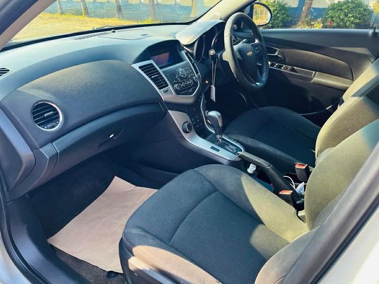 รถ Chevrolet Cruze 1.6 LS สี ขาว