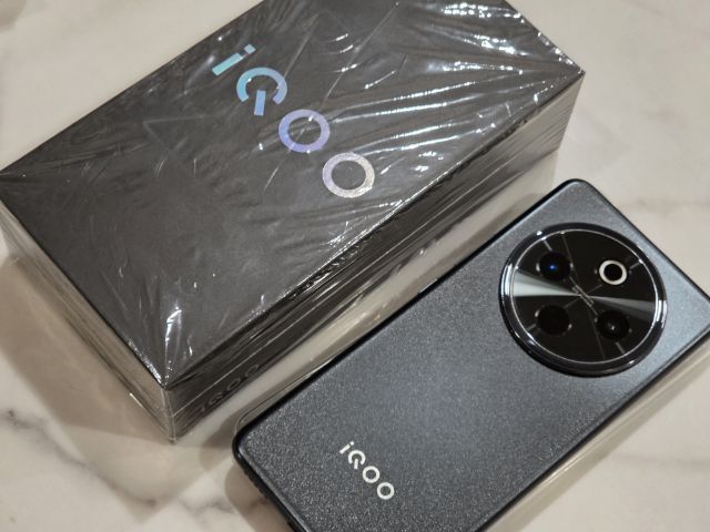 มือ1 VIVO iQOO Z10 5G RAM 8GB ROM 256GB สีดำ เครื่องใหม่ ซื้อมาลองใช้แค่ไม่กี่ชั่วโมง