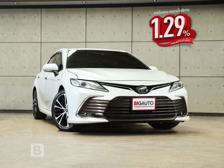 รถ Toyota Camry 2.5 Hybrid Premium สี ขาว