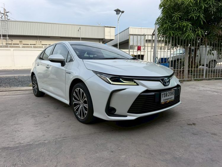 Toyota Altis 2021 1.8 Hybrid Mid Sedan ไฮบริด ไม่ติดแก๊ส เกียร์อัตโนมัติ ขาว รูปที่ 3