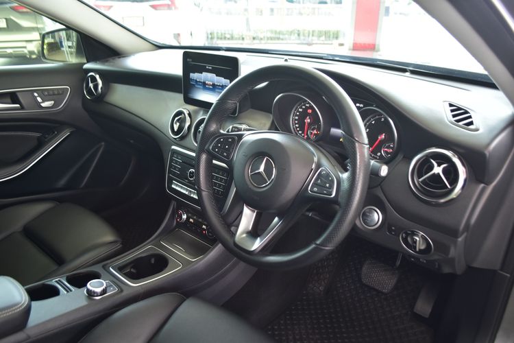 Mercedes-Benz GLA-Class 2019 GLA200 Utility-car เบนซิน ไม่ติดแก๊ส เกียร์อัตโนมัติ เทา รูปที่ 3
