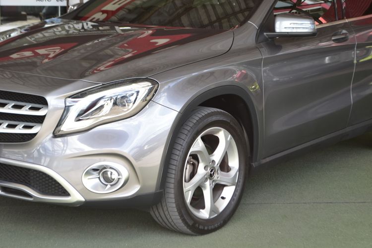Mercedes-Benz GLA-Class 2019 GLA200 Utility-car เบนซิน ไม่ติดแก๊ส เกียร์อัตโนมัติ เทา รูปที่ 2