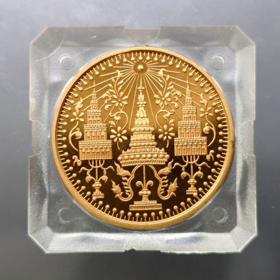 เหรียญพระแก้วมรกต ทรงเครื่อง 3 ฤดู พระจอมเกล้าพระนครเหนือ ปี 2538 เนื้อทองแดงนอก ขัดเงา ขนาด 4 ซม. พร้อมตลับเดิมๆ รูปที่ 2