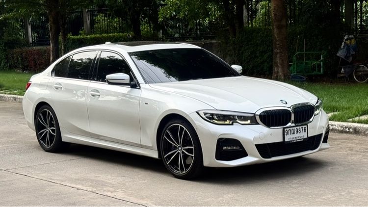 รถ BMW Series 3 330e สี ขาว