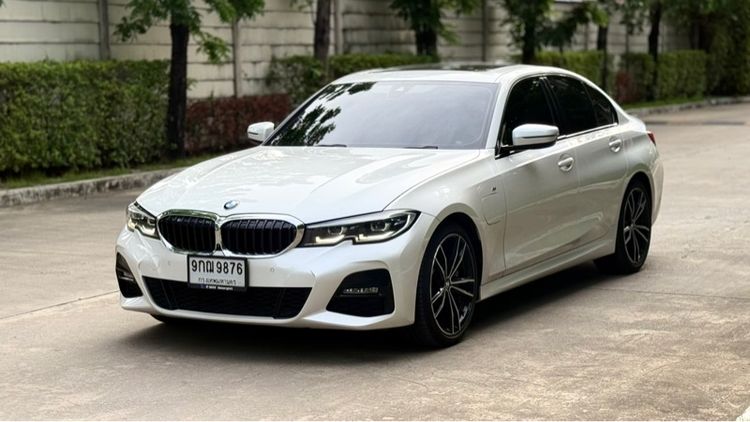 BMW Series 3 2020 330e Sedan ไฮบริด ไม่ติดแก๊ส เกียร์อัตโนมัติ ขาว รูปที่ 4