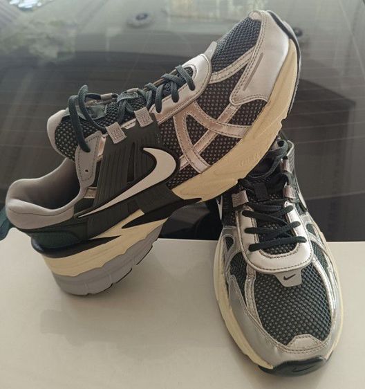 ขาย Nike V2K สีนิยม  size 38/240cm ของแท้ 100%  สภาพสวยมาก นุ่มเบาสบาย รูปที่ 13