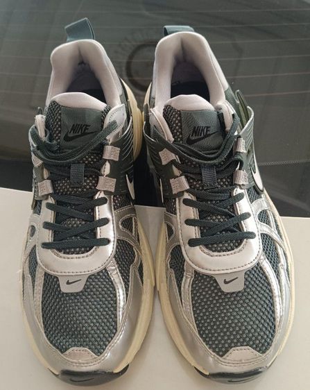 ขาย Nike V2K สีนิยม  size 38/240cm ของแท้ 100%  สภาพสวยมาก นุ่มเบาสบาย รูปที่ 15