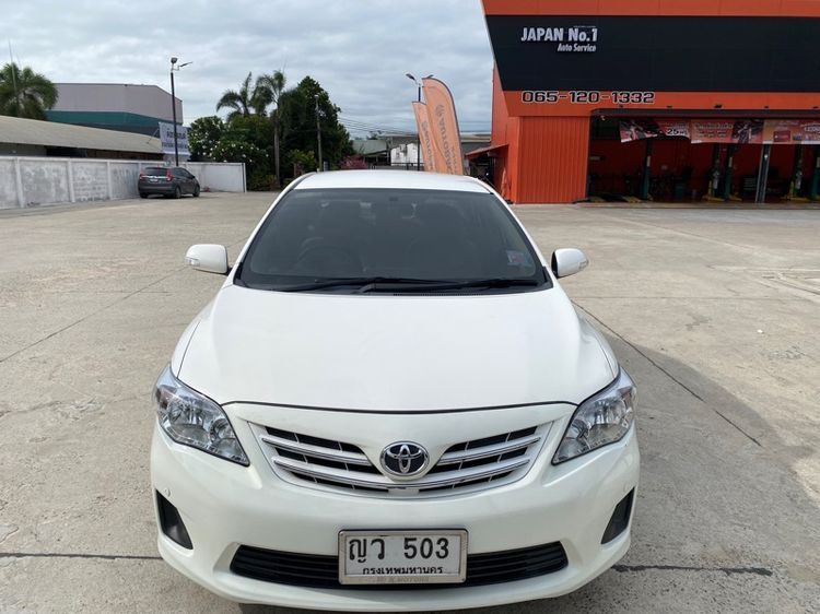 รถ Toyota Altis 1.6 E สี ขาว