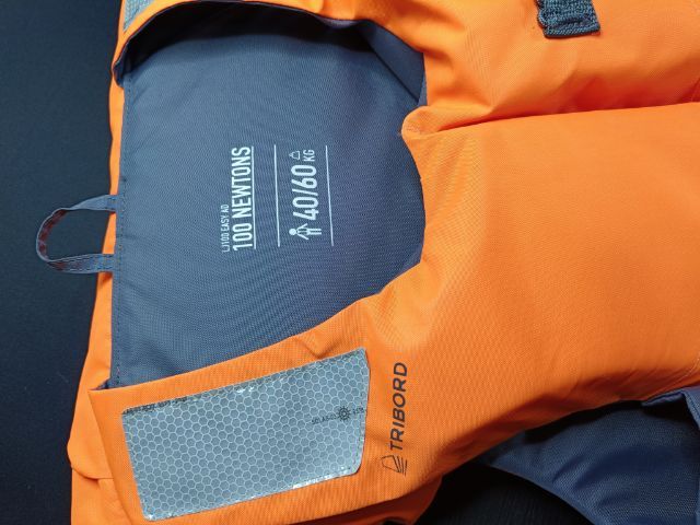 เสื้อชูชีพ TRIBORD แท้ 100 Newtons สำหรับน้ำหนัก 40-60 กิโล รูปที่ 8