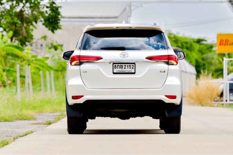 Toyota Fortuner 2019 2.8 V 4WD Utility-car ดีเซล ไม่ติดแก๊ส เกียร์อัตโนมัติ ขาว รูปที่ 4