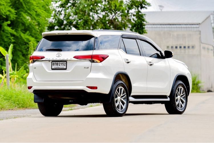 Toyota Fortuner 2019 2.8 V 4WD Utility-car ดีเซล ไม่ติดแก๊ส เกียร์อัตโนมัติ ขาว รูปที่ 3