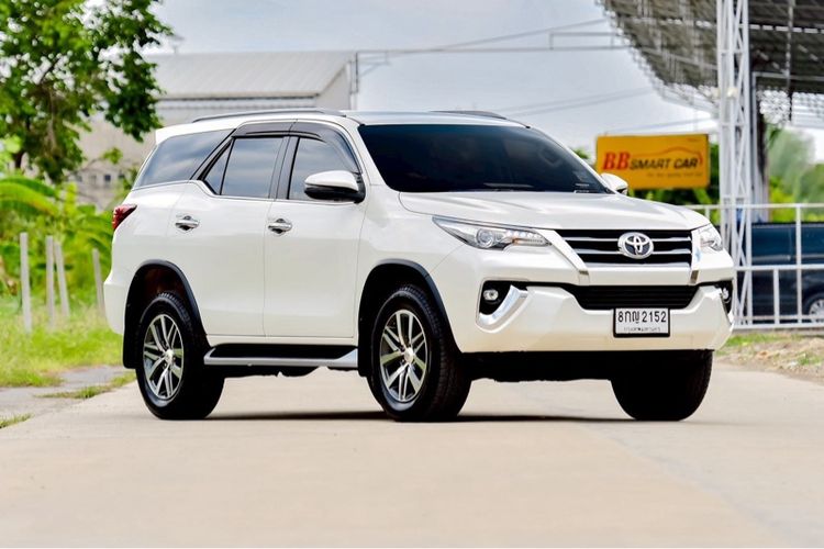 Toyota Fortuner 2019 2.8 V 4WD Utility-car ดีเซล ไม่ติดแก๊ส เกียร์อัตโนมัติ ขาว รูปที่ 2