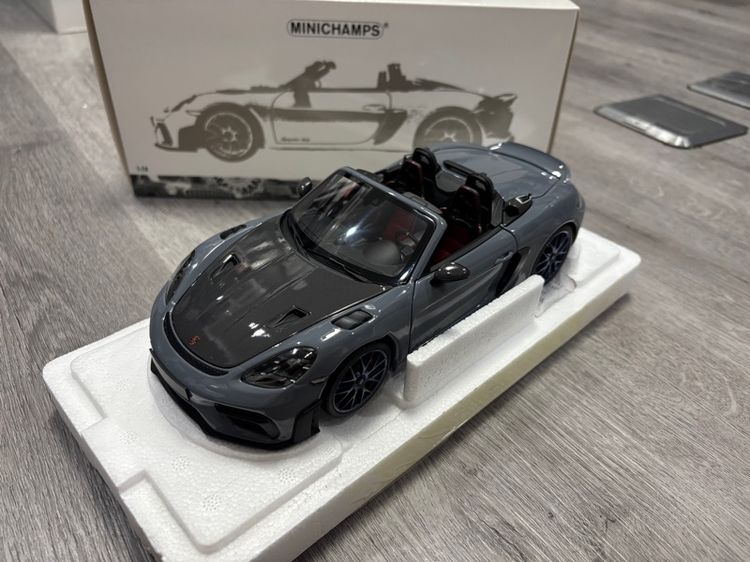 Porsche 718 spyder RS เปิดได้ Full open brand Minichamps