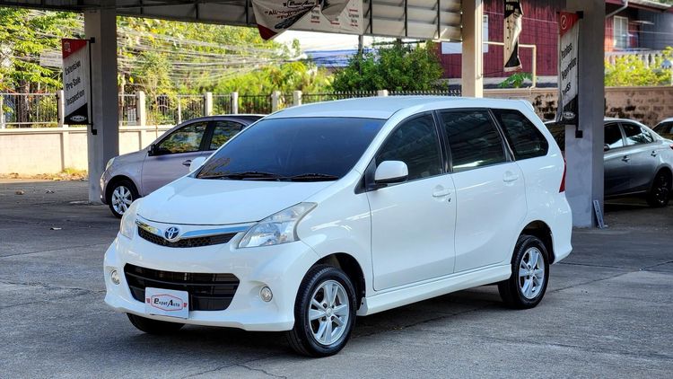 รถ Toyota Avanza 1.5 S สี ขาว