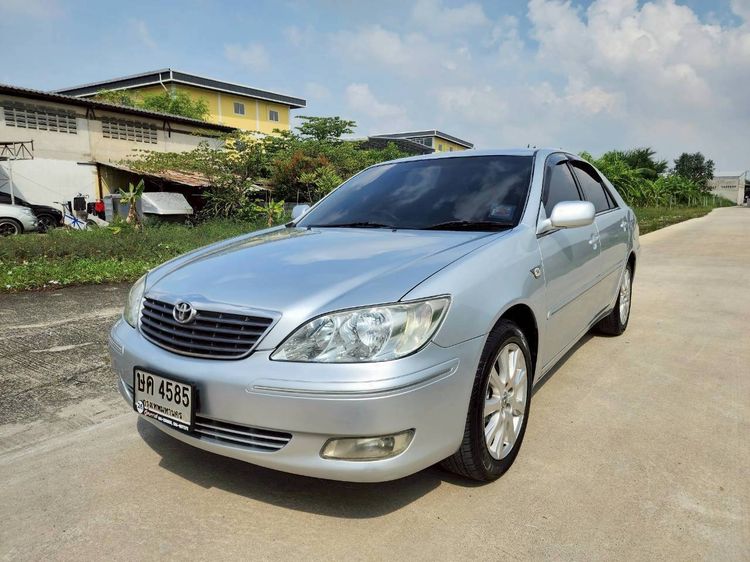 รถ Toyota Camry 2.0 E สี บรอนซ์เงิน