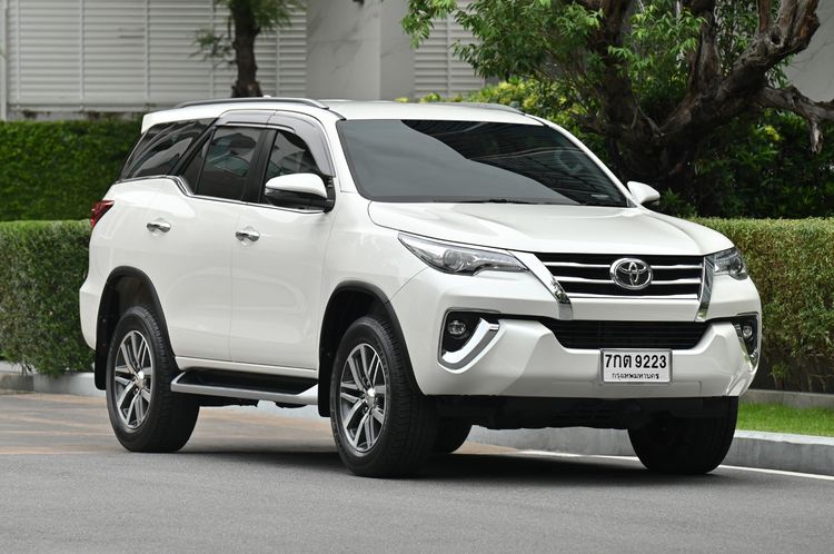 Toyota Fortuner 2018 2.4 V Utility-car ดีเซล ไม่ติดแก๊ส เกียร์อัตโนมัติ ขาว รูปที่ 2