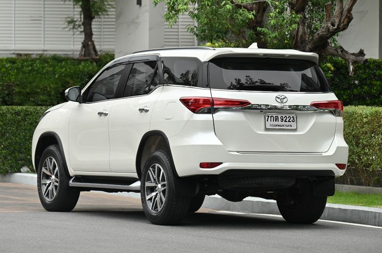 Toyota Fortuner 2018 2.4 V Utility-car ดีเซล ไม่ติดแก๊ส เกียร์อัตโนมัติ ขาว รูปที่ 3