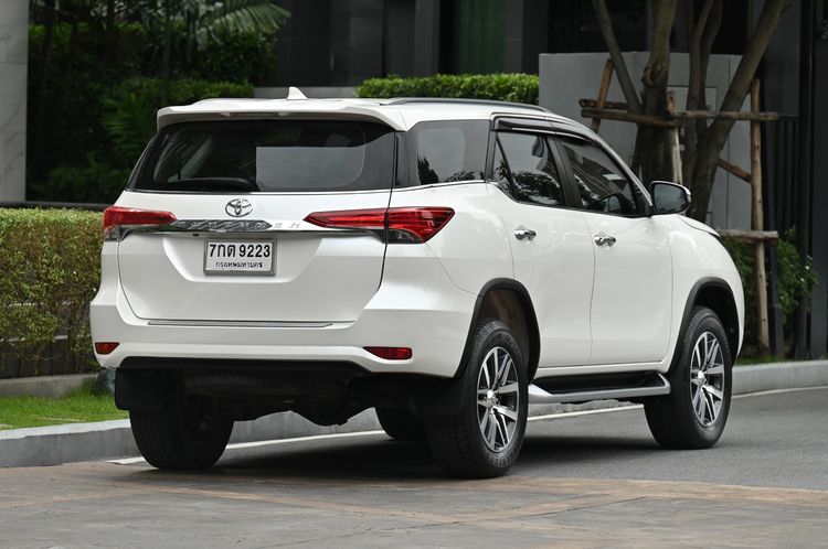 Toyota Fortuner 2018 2.4 V Utility-car ดีเซล ไม่ติดแก๊ส เกียร์อัตโนมัติ ขาว รูปที่ 4