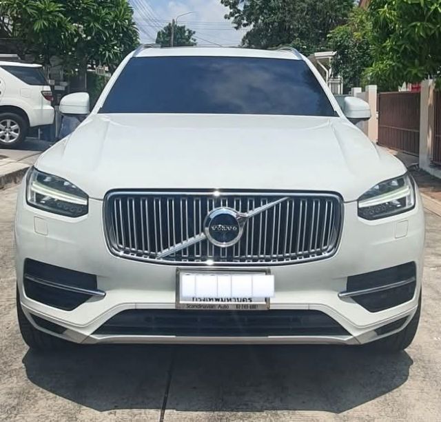 รถ Volvo XC90 2.0 Recharge Plus T8 Plug-in Hybrid Dark สี ขาว