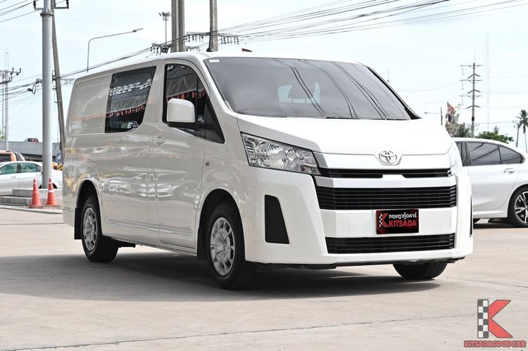 รถ Toyota Hiace 2.8 economy สี ขาว
