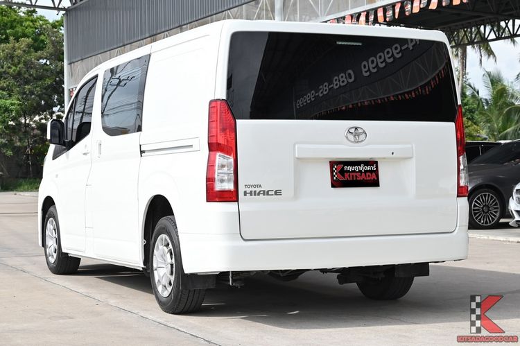 Toyota Hiace 2021 2.8 economy Van ดีเซล ไม่ติดแก๊ส เกียร์ธรรมดา ขาว รูปที่ 3