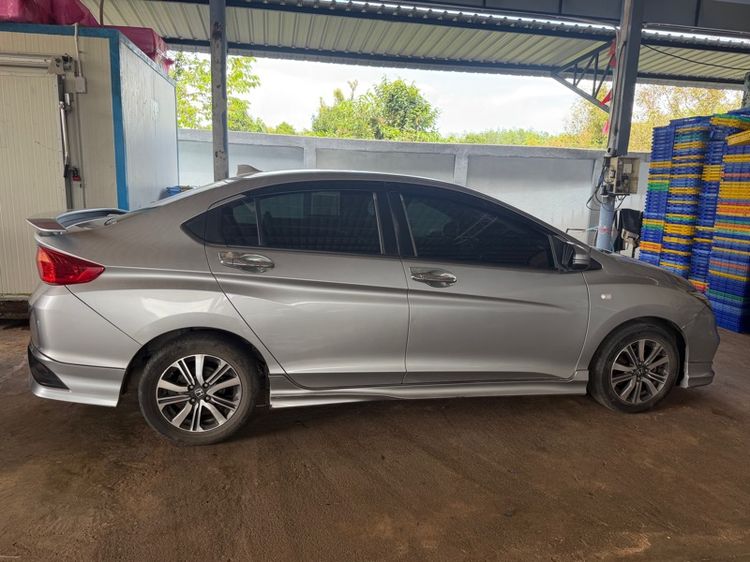 รถ Honda City 1.5 V สี บรอนซ์เงิน