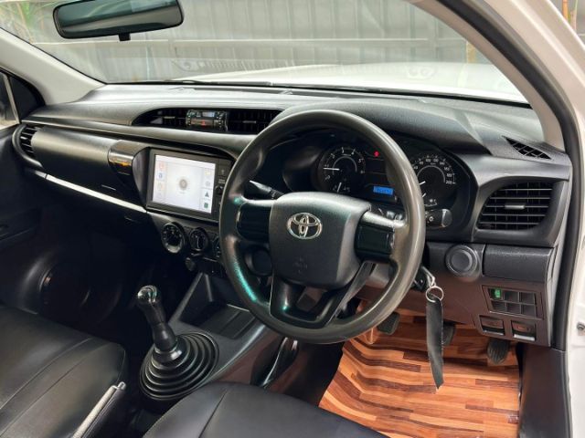 Toyota Hilux Revo 2021 2.4 Entry Pickup ดีเซล ไม่ติดแก๊ส เกียร์ธรรมดา ขาว