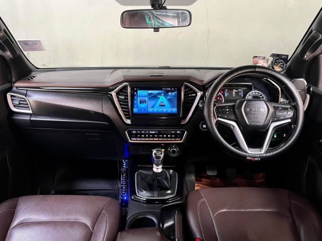 Isuzu D-MAX 2021 3.0 V-Cross Z 4WD Pickup ดีเซล ไม่ติดแก๊ส เกียร์ธรรมดา ดำ รูปที่ 2