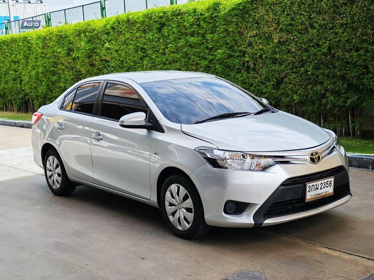 รถ Toyota Vios 1.5 J สี บรอนซ์เงิน