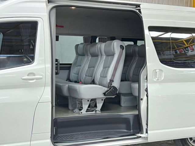 Toyota Commuter 2019 2.8 Van ดีเซล ไม่ติดแก๊ส เกียร์ธรรมดา ขาว