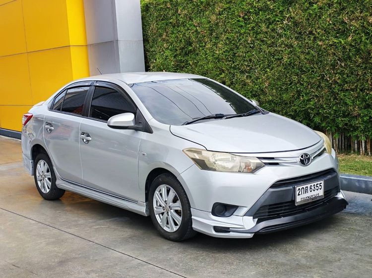 รถ Toyota Vios 1.5 E สี บรอนซ์เงิน