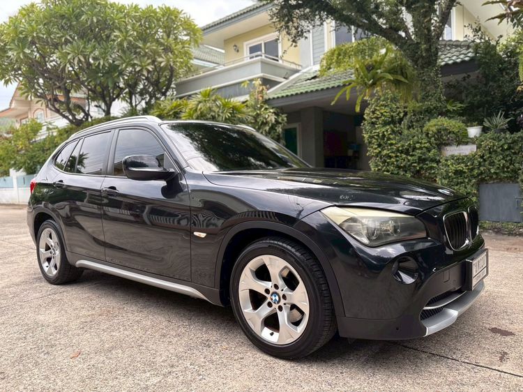 BMW X1 2011 2.0 sDrive18i Sedan เบนซิน เกียร์ธรรมดา ดำ รูปที่ 4