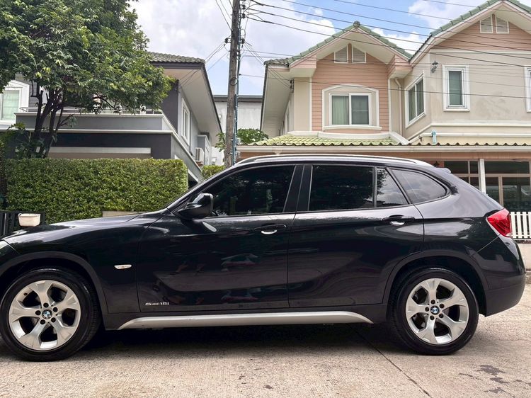BMW X1 2011 2.0 sDrive18i Sedan เบนซิน เกียร์ธรรมดา ดำ รูปที่ 3