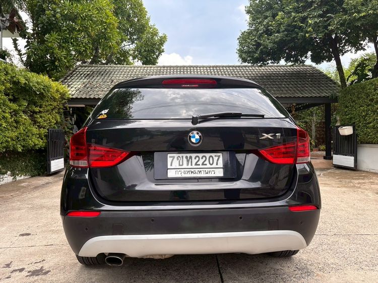 BMW X1 2011 2.0 sDrive18i Sedan เบนซิน เกียร์ธรรมดา ดำ รูปที่ 2