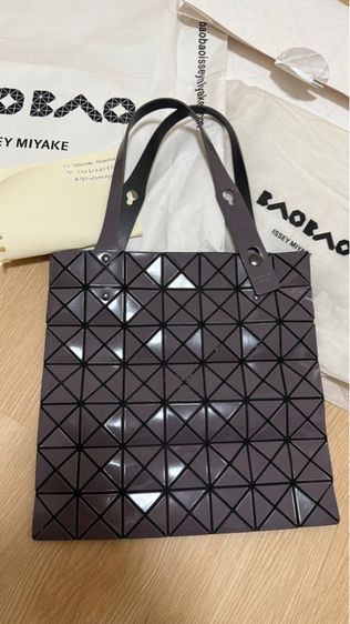 Bao Bao Issey Miyake 6x6 สีเทาอมม่วงสุดหรู 💥 รูปที่ 6
