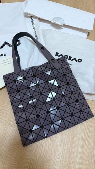 Bao Bao Issey Miyake 6x6 สีเทาอมม่วงสุดหรู 💥 รูปที่ 2