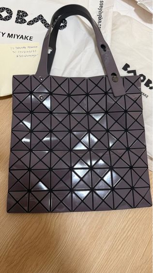 Bao Bao Issey Miyake 6x6 สีเทาอมม่วงสุดหรู 💥 รูปที่ 5