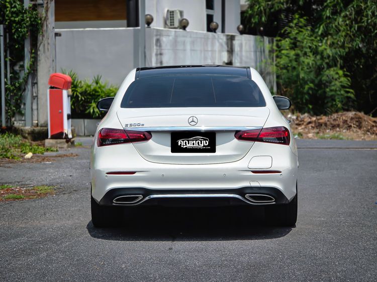 Mercedes-Benz E-Class 2021 E300e Sedan ปลั๊กอินไฮบริด (PHEV) ไม่ติดแก๊ส เกียร์อัตโนมัติ ขาว รูปที่ 4