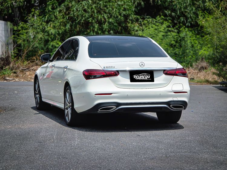 Mercedes-Benz E-Class 2021 E300e Sedan ปลั๊กอินไฮบริด (PHEV) ไม่ติดแก๊ส เกียร์อัตโนมัติ ขาว รูปที่ 2