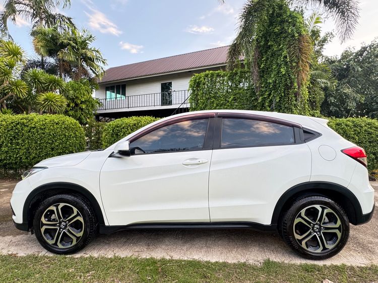 รถ Honda HR-V 1.8 E สี ขาว