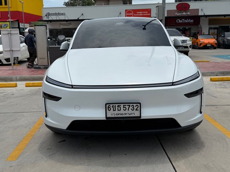 Tesla model Y 2025
