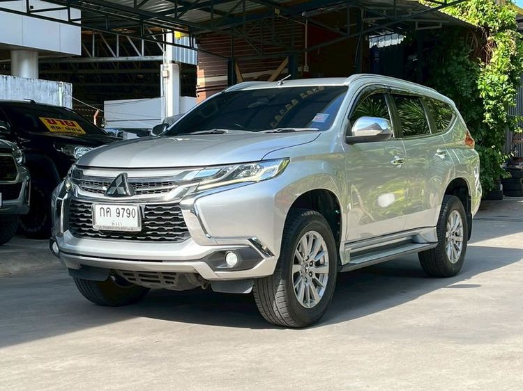 รถ Mitsubishi Pajero Sport 2.4 GT สี บรอนซ์เงิน