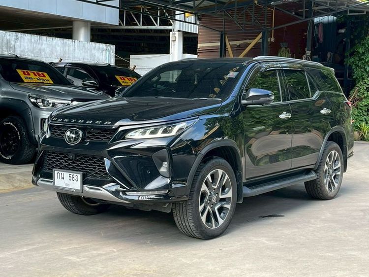 รถ Toyota Fortuner 2.4 Legender สี ดำ
