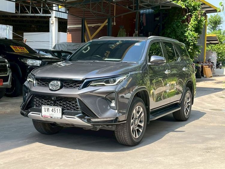 รถ Toyota Fortuner 2.4 Leader V สี เทา