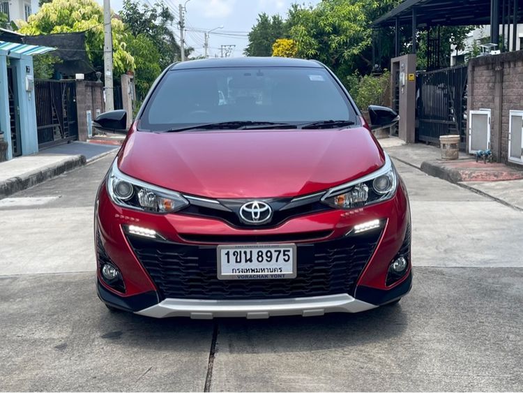 รถ Toyota Yaris 1.2 High Cross สี แดง