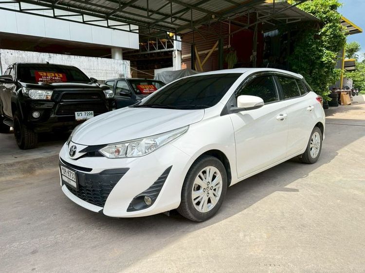 รถ Toyota Yaris 1.2 E สี ขาว