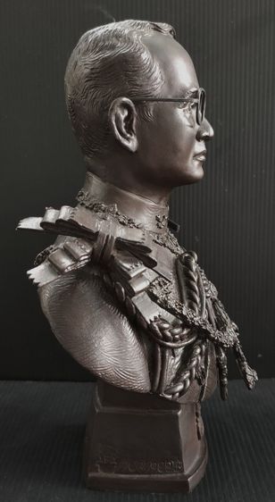 รัชกาลที่ ๙ พระบรมรูปครึ่งพระองค์  ศิริราช ปี 45 รูปที่ 6