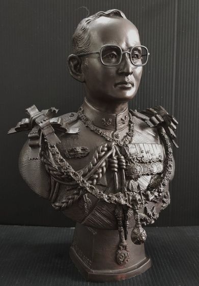รัชกาลที่ ๙ พระบรมรูปครึ่งพระองค์  ศิริราช ปี 45 รูปที่ 3