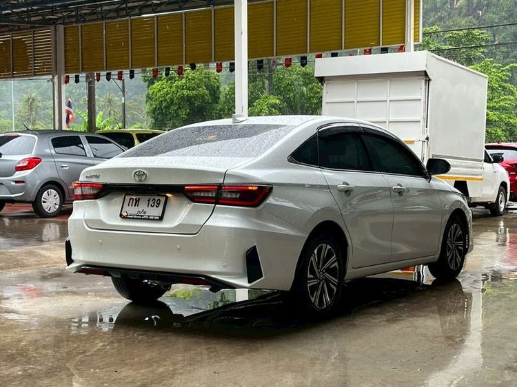 Toyota Yaris ATIV 2024 1.2 Premium Luxury Sedan เบนซิน ไม่ติดแก๊ส เกียร์อัตโนมัติ ขาว รูปที่ 4