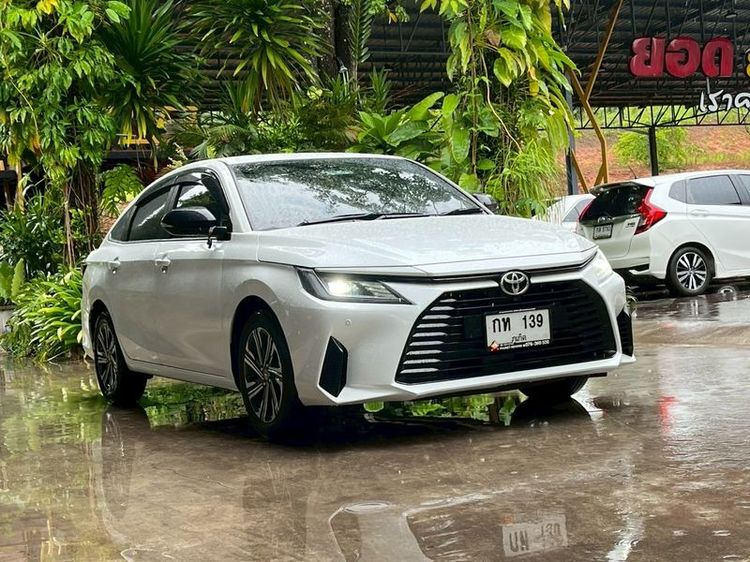 Toyota Yaris ATIV 2024 1.2 Premium Luxury Sedan เบนซิน ไม่ติดแก๊ส เกียร์อัตโนมัติ ขาว รูปที่ 3